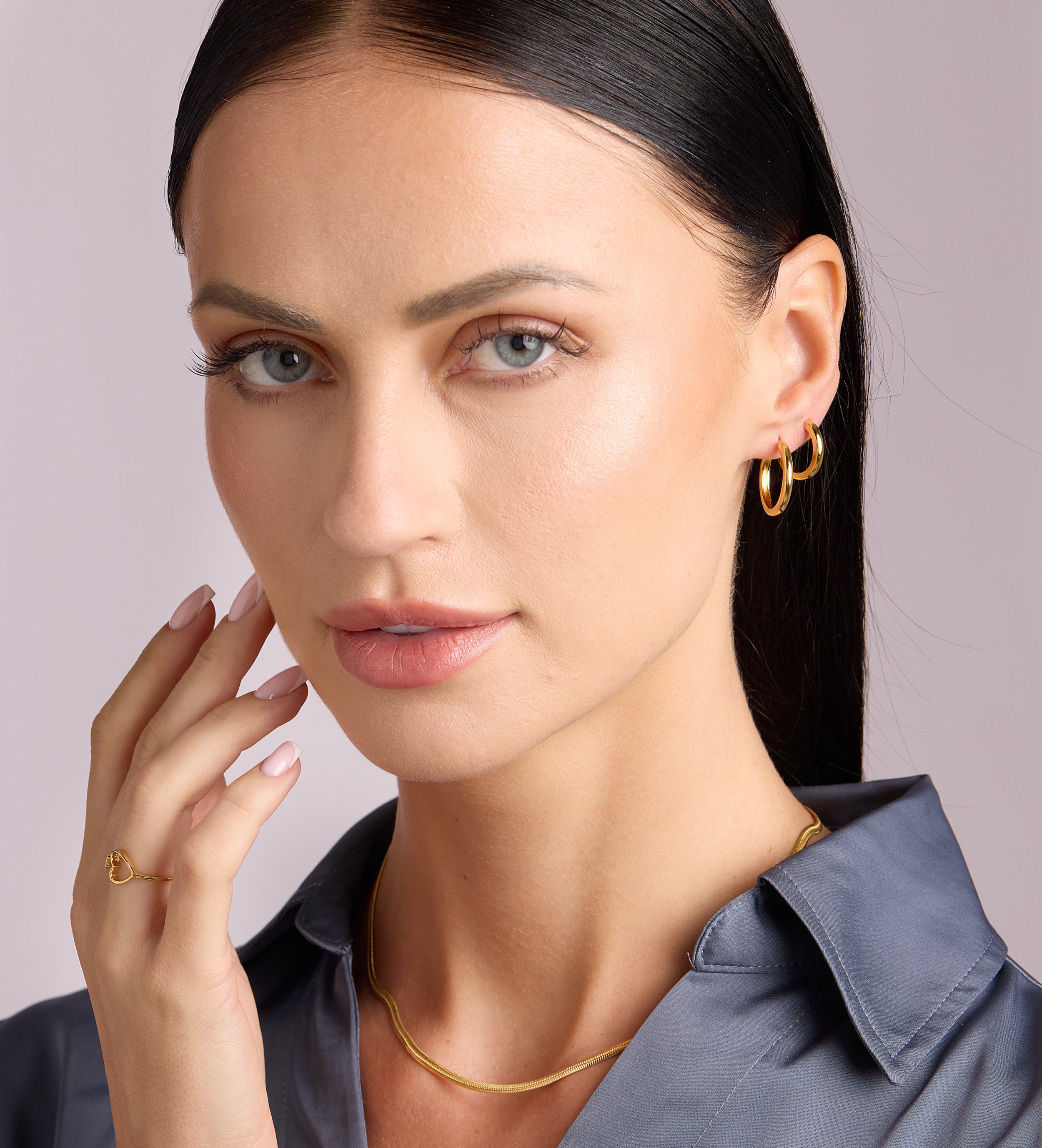 Tube Medium Hoops in Gold