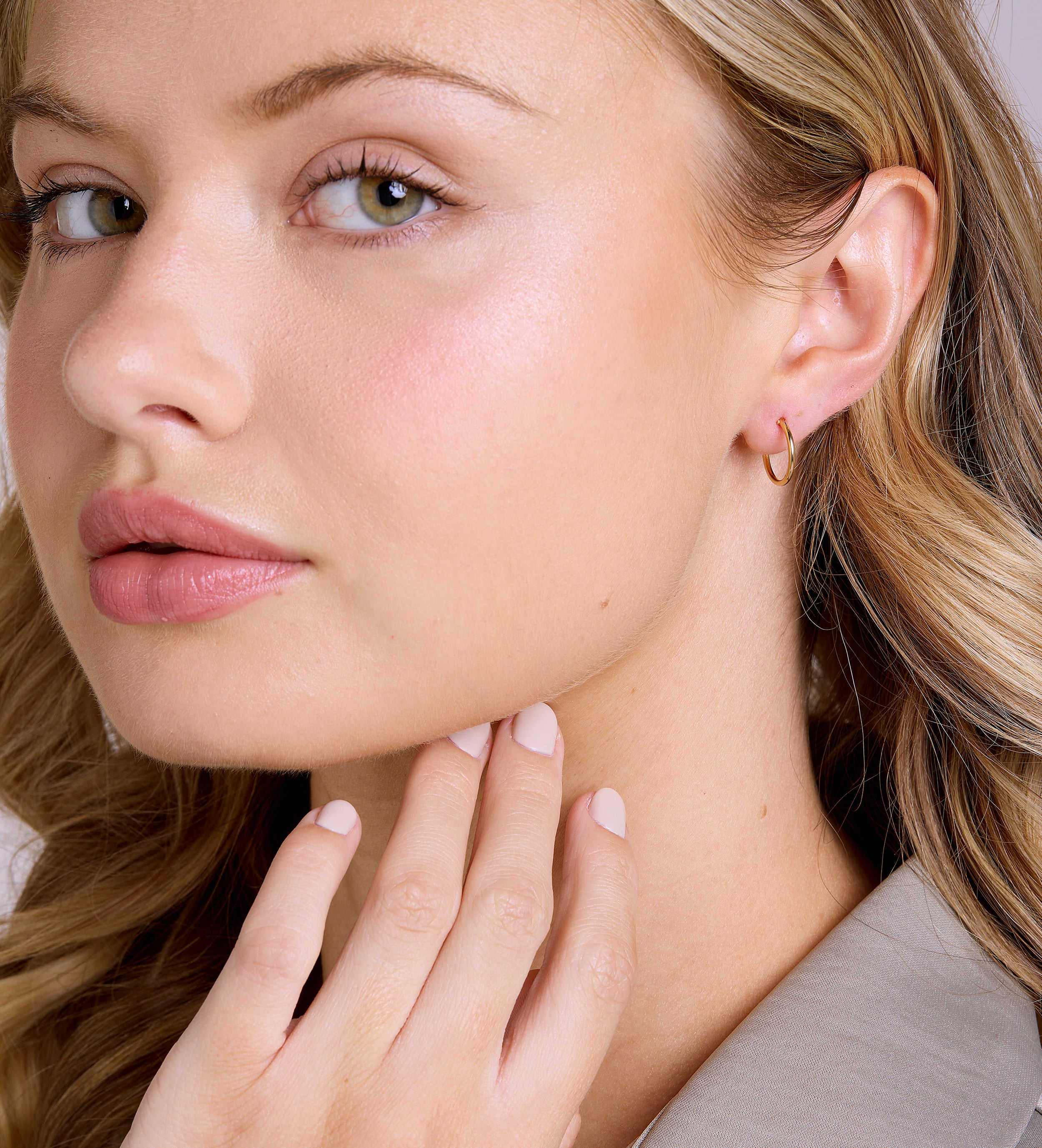 Thin Small Hoops in Gold