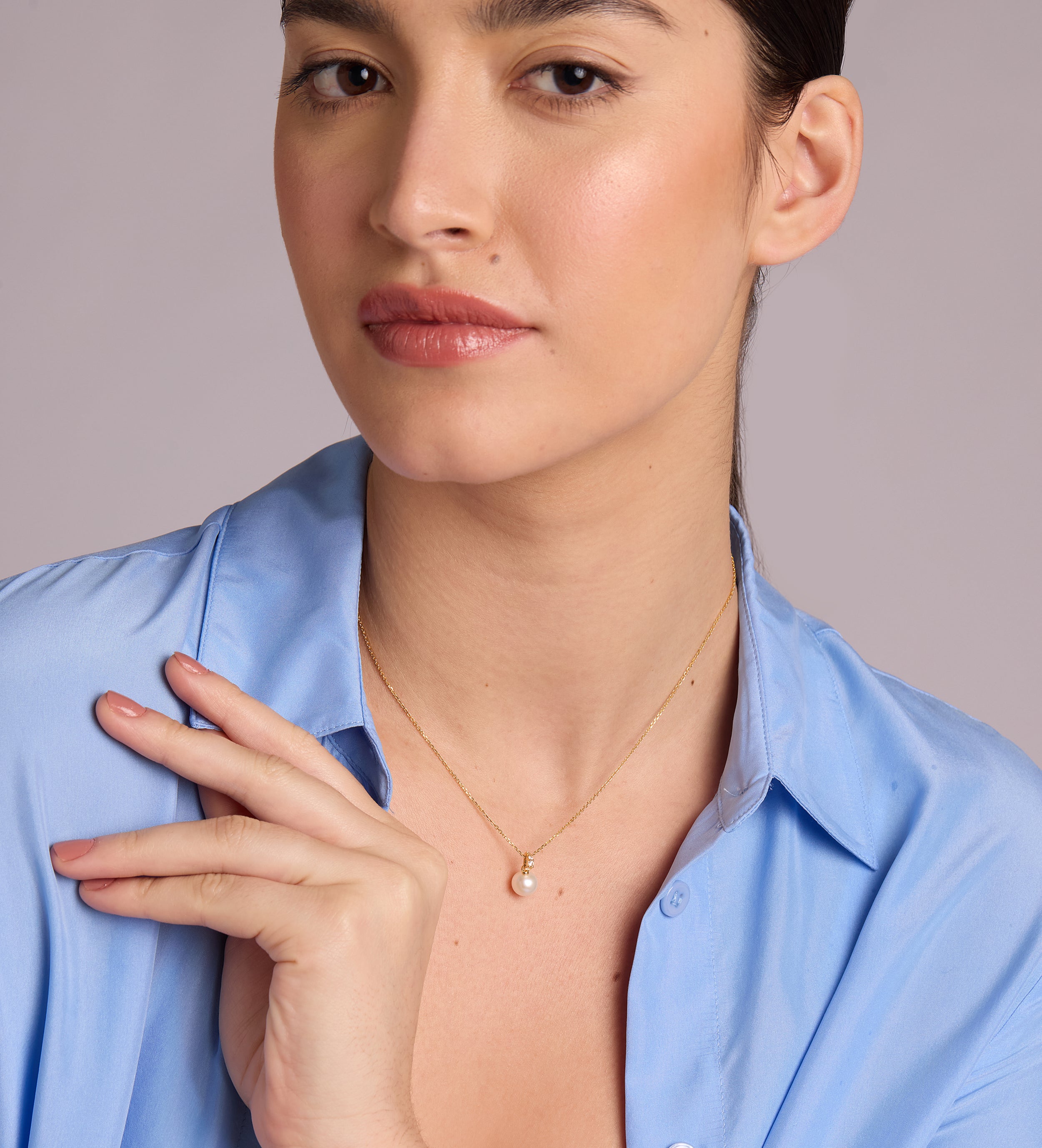 Pearl Pendant Necklace in Gold