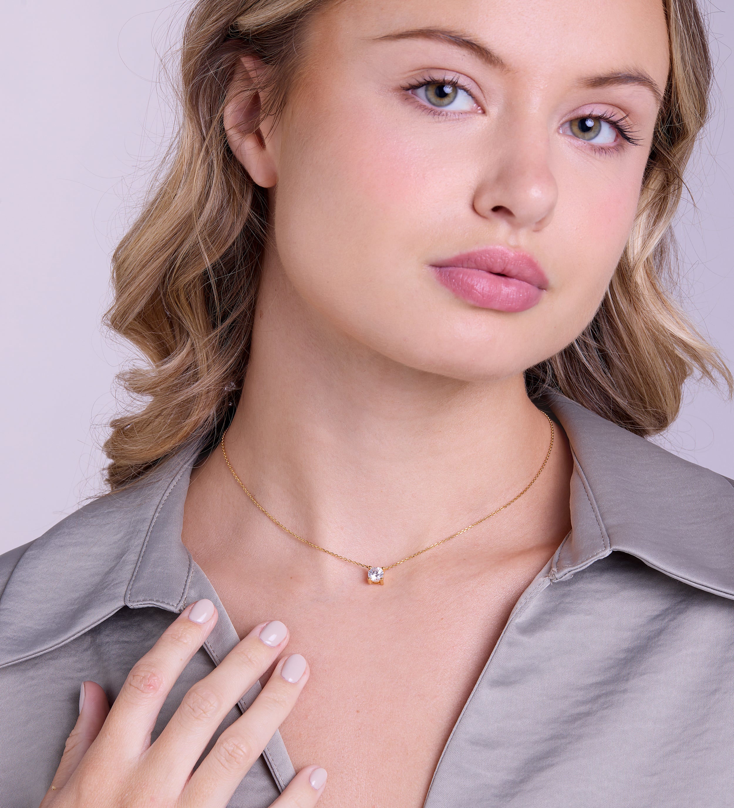 Solitaire Pendant Necklace in Gold