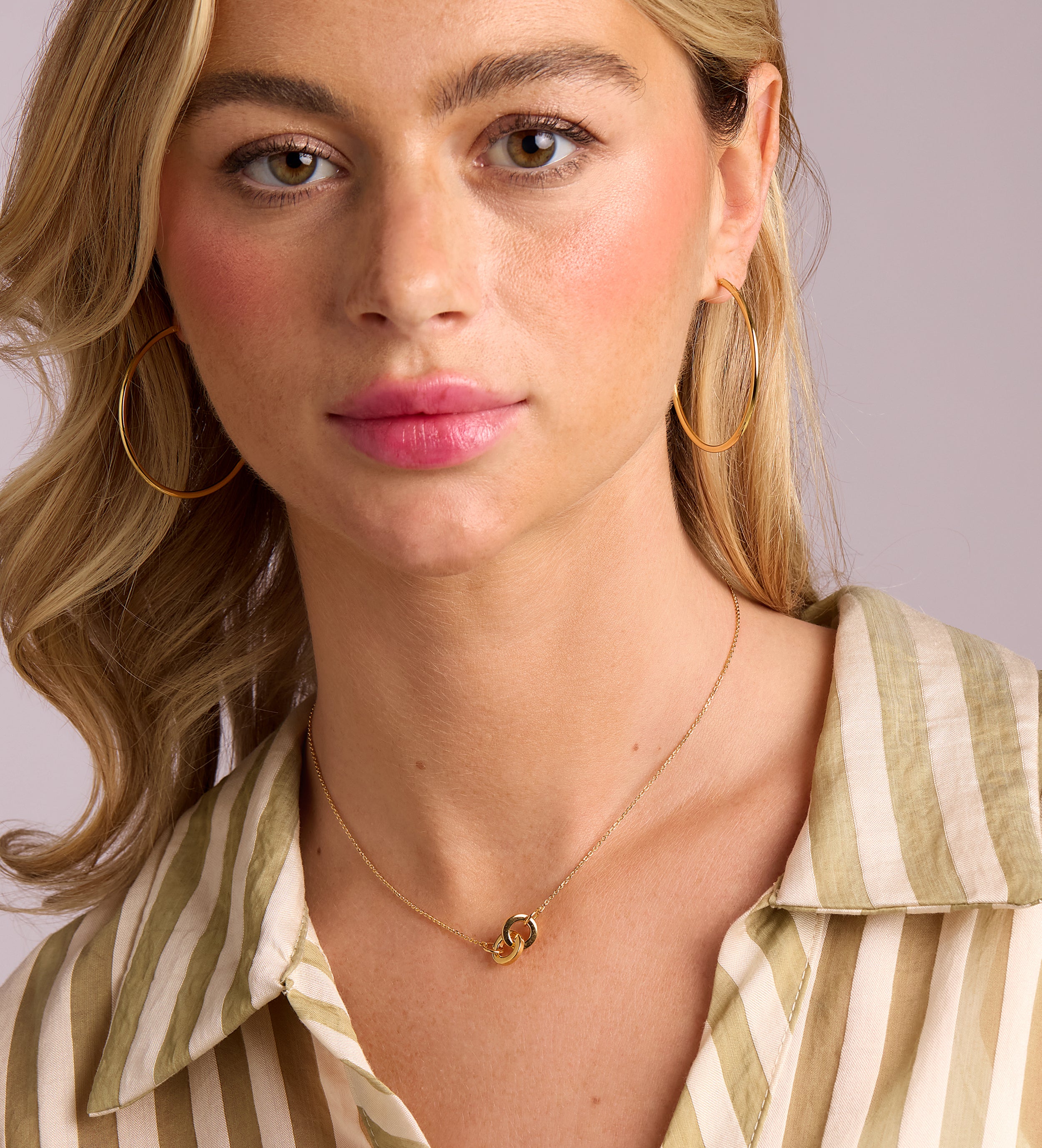 Two Rings Necklace in Gold