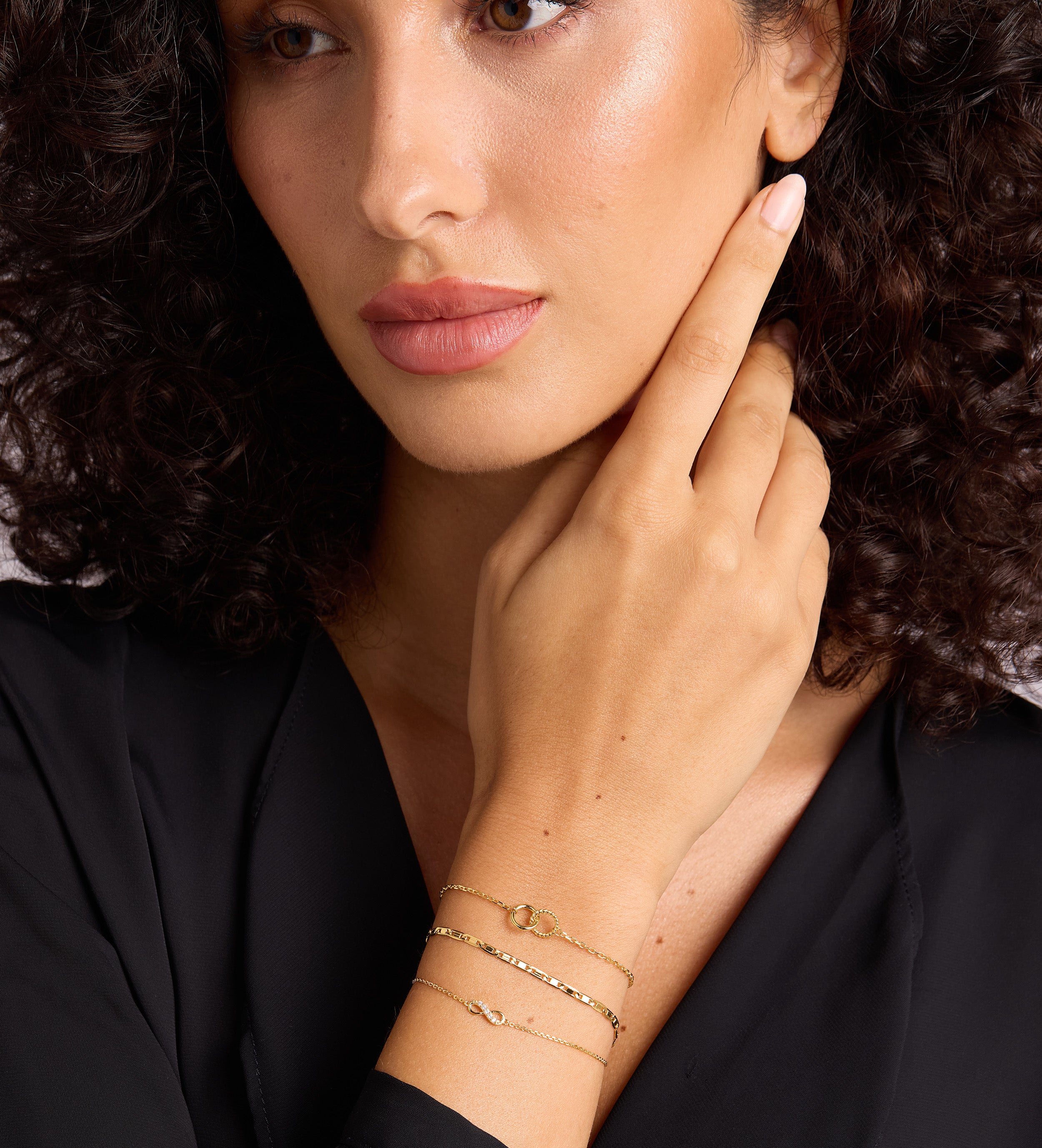 Interlocked Rings Bracelet in Gold