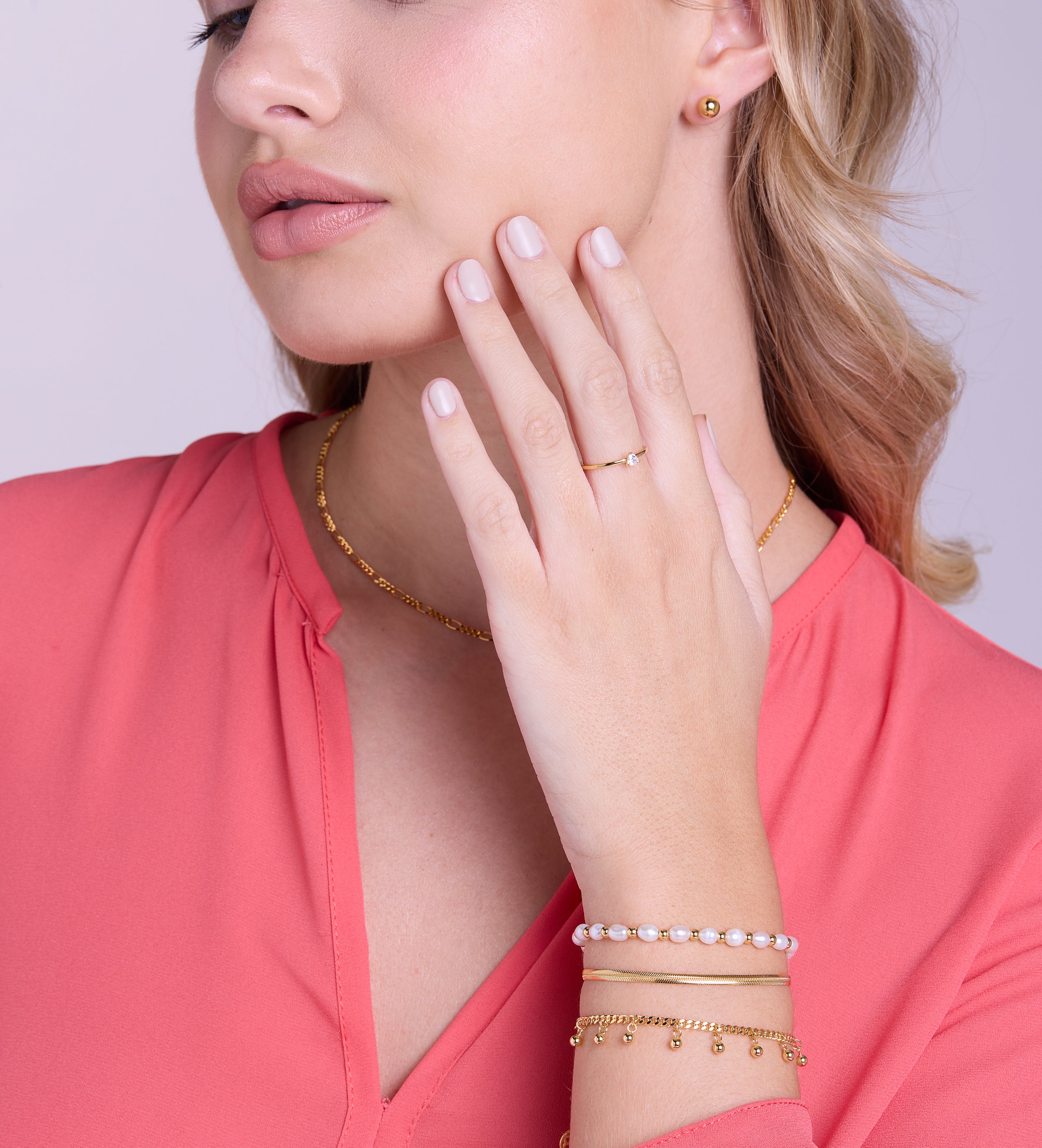 Dangling Dotted Bracelet in Gold