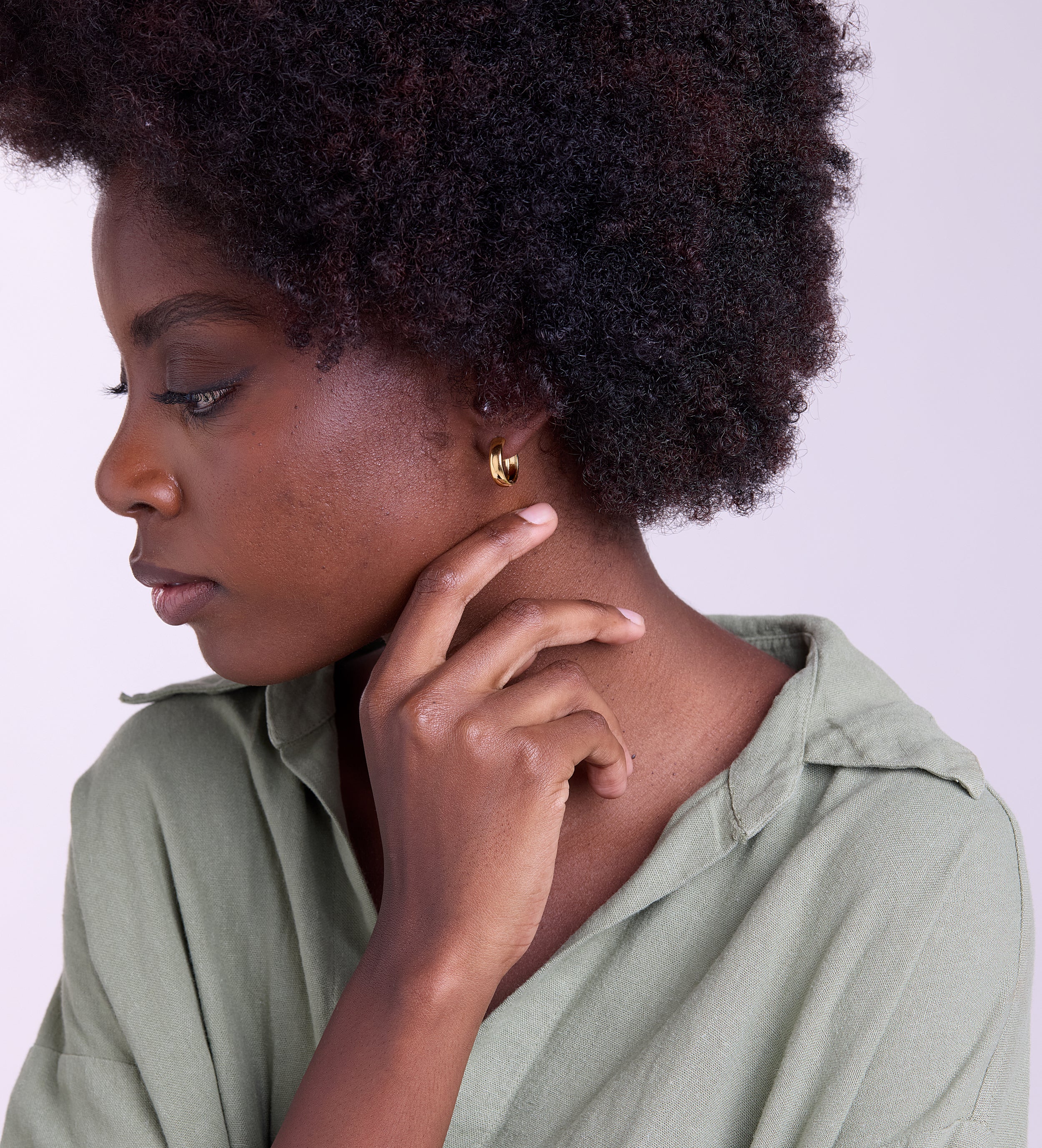 Bold Medium Hoops in Gold