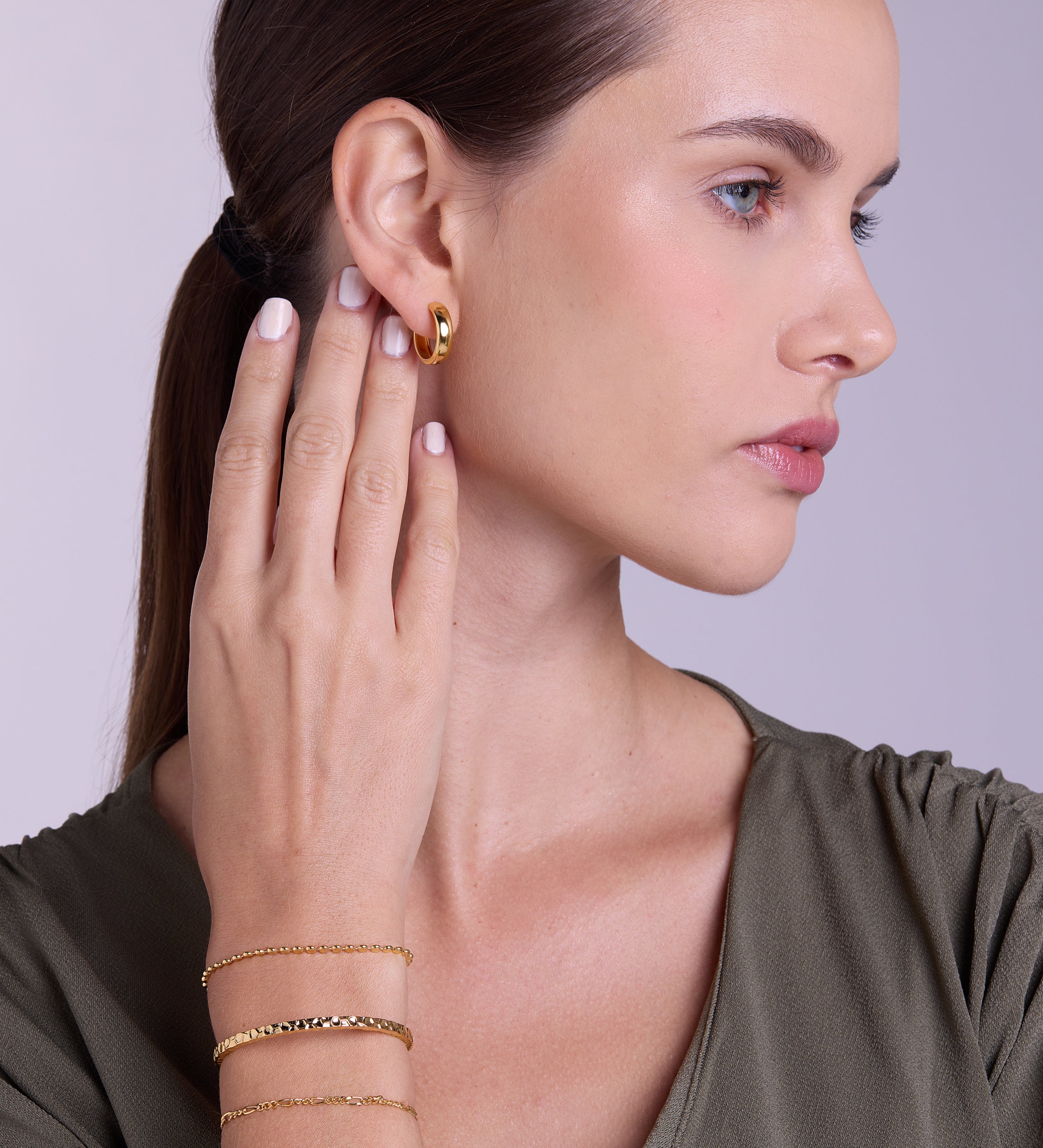 Bold Medium Hoops in Gold