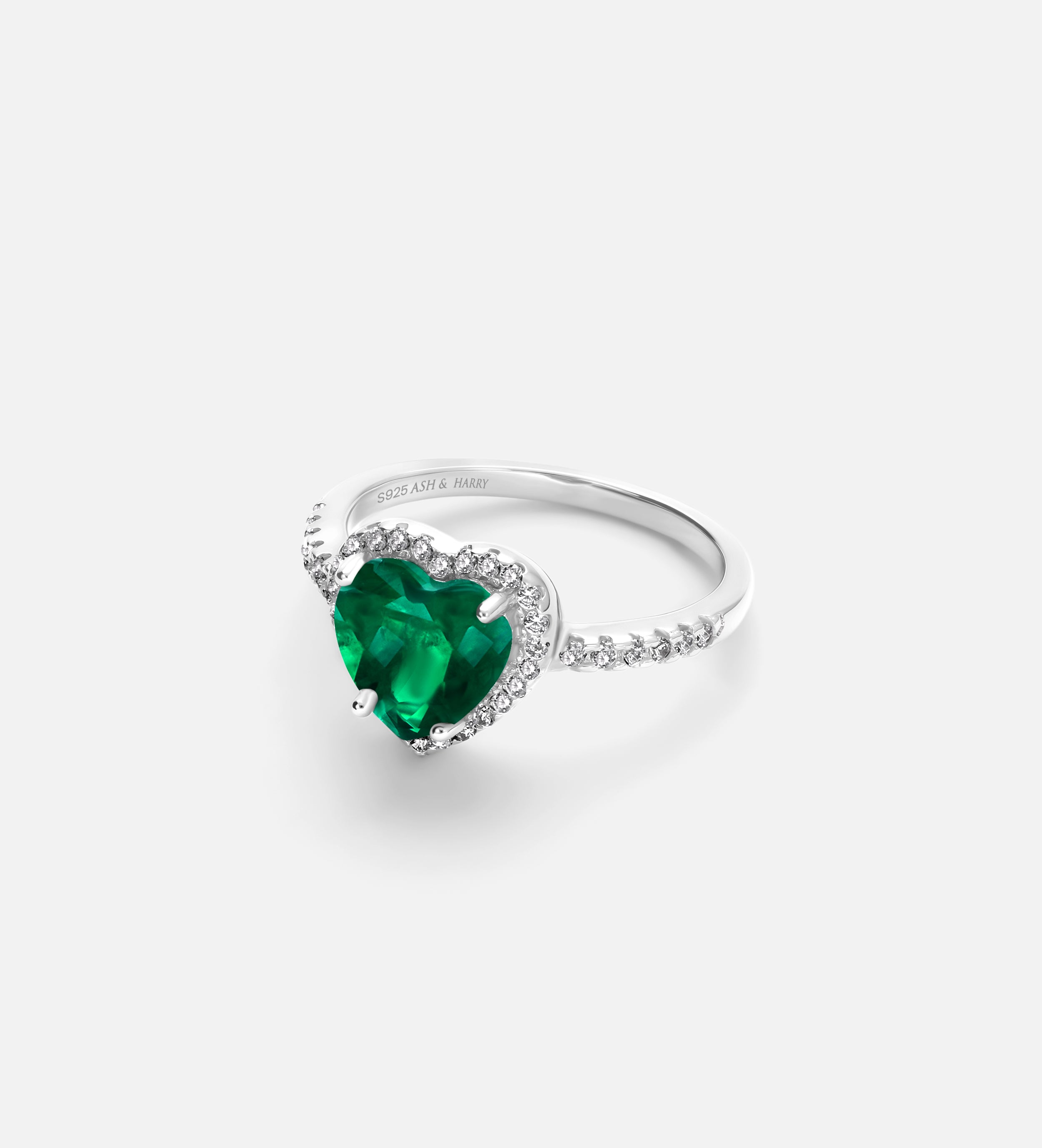 Emerald Heart Majesty Ring