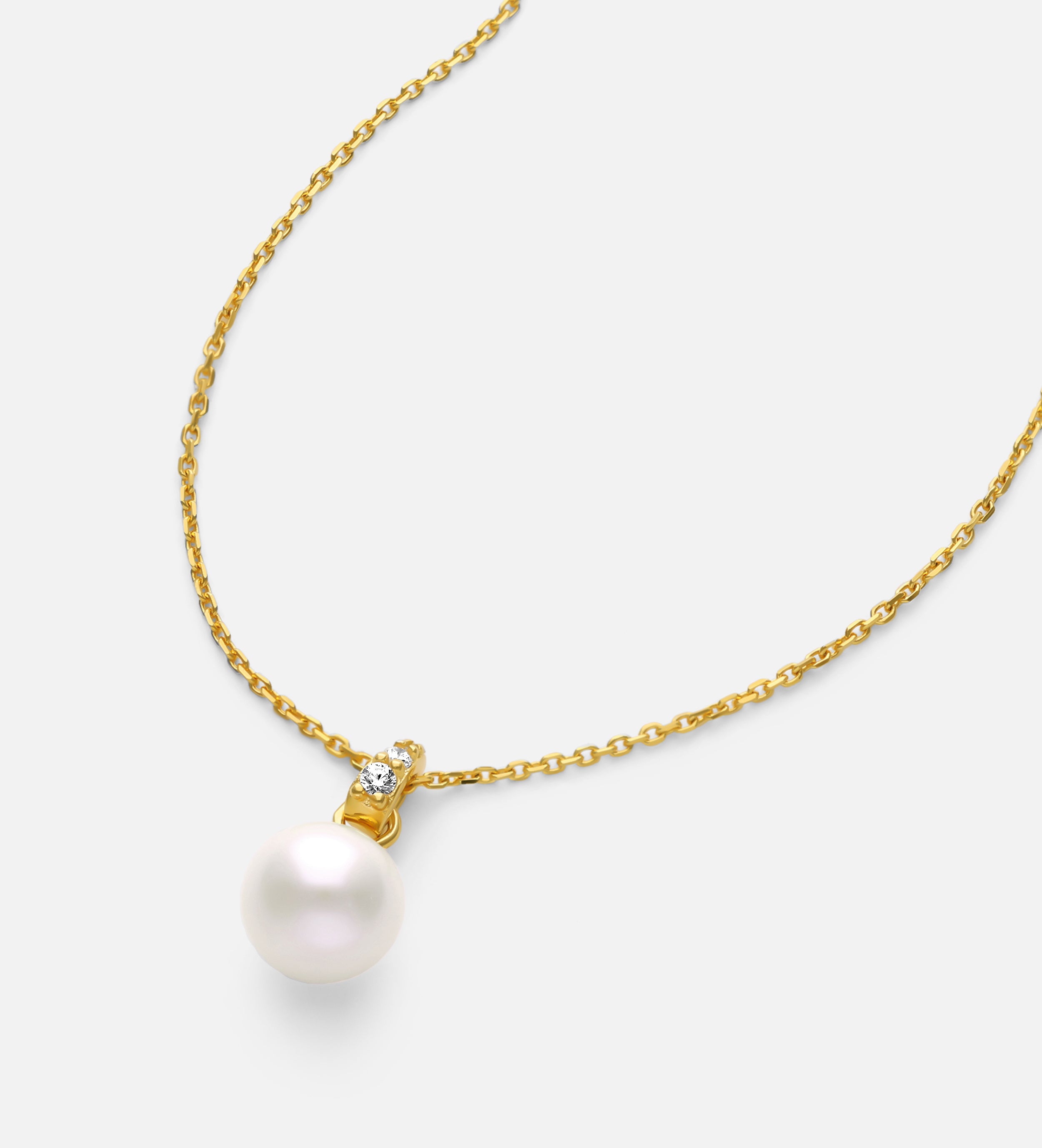 Pearl Pendant Necklace in Gold