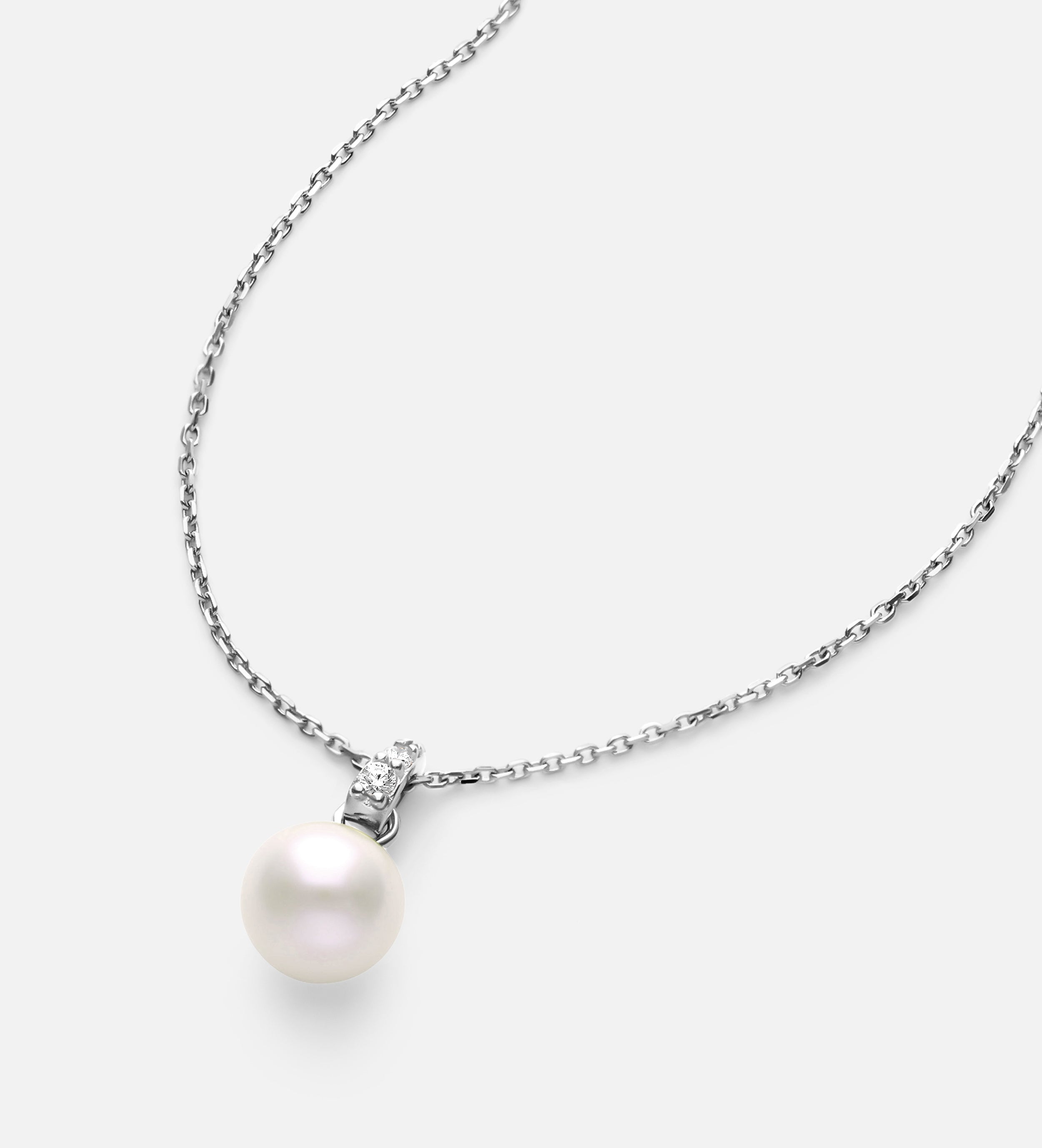 Pearl Pendant Necklace in Silver