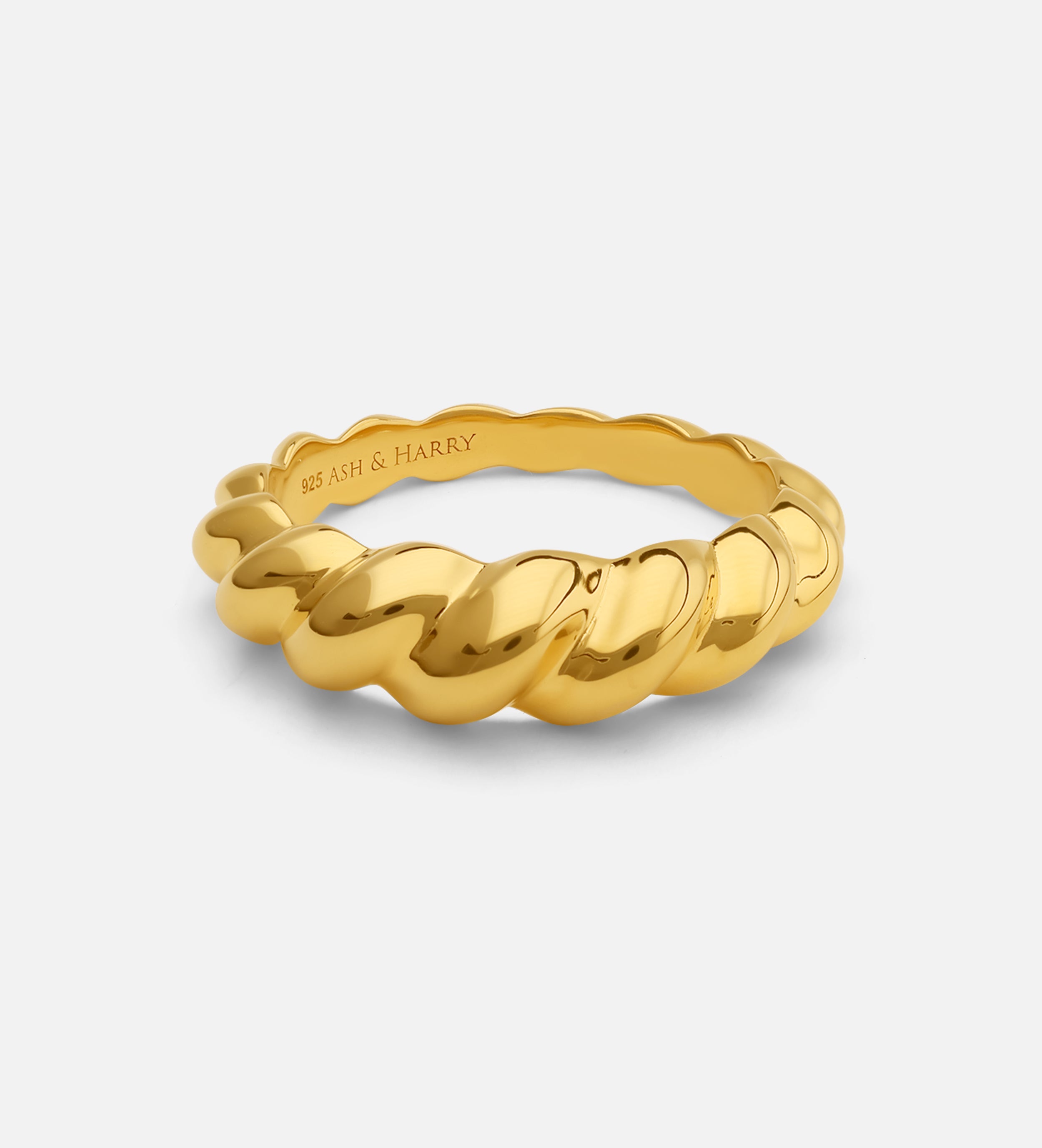 Thin Croissant Ring in Gold