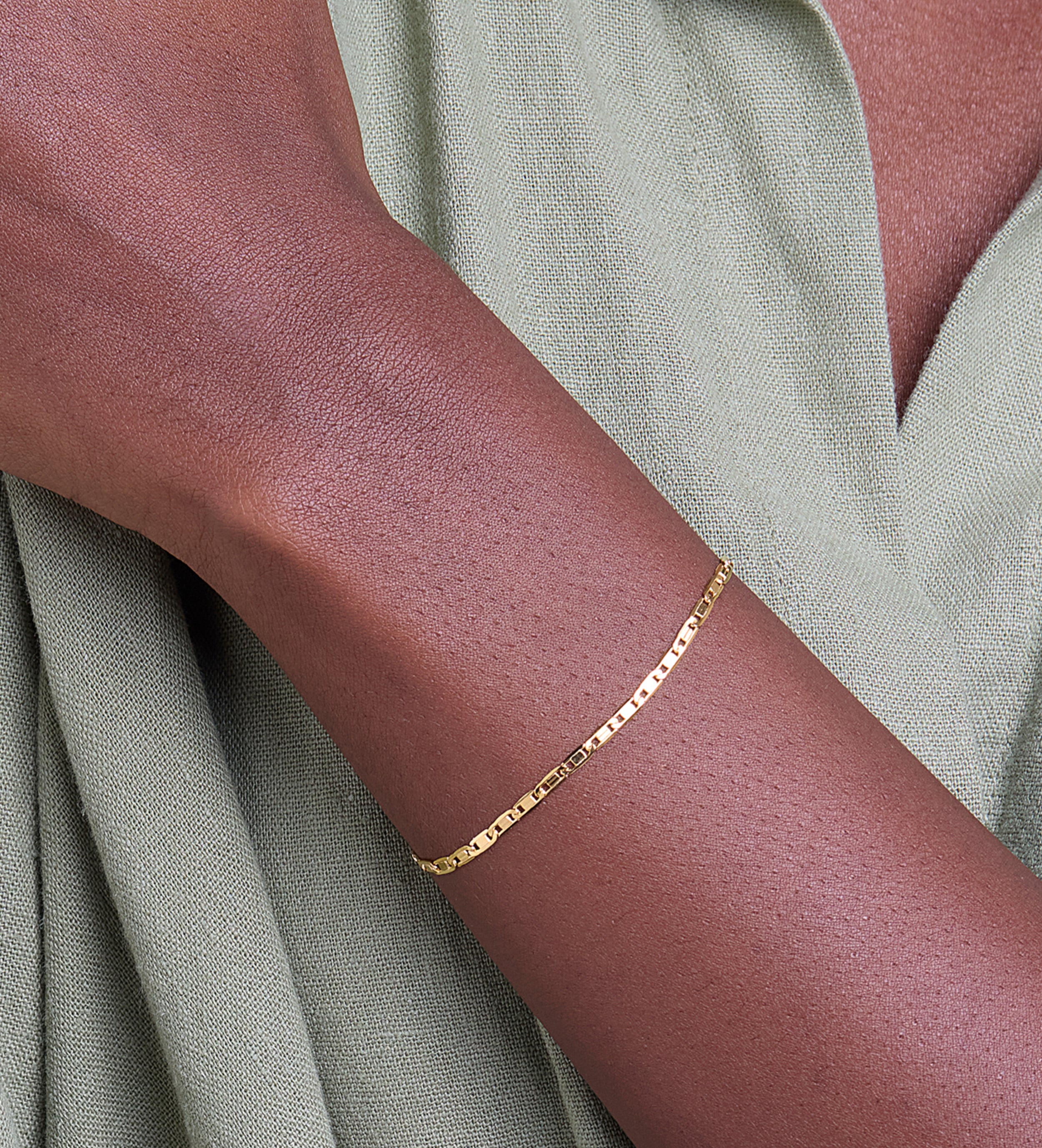 Anchor Chain Bracelet in Gold