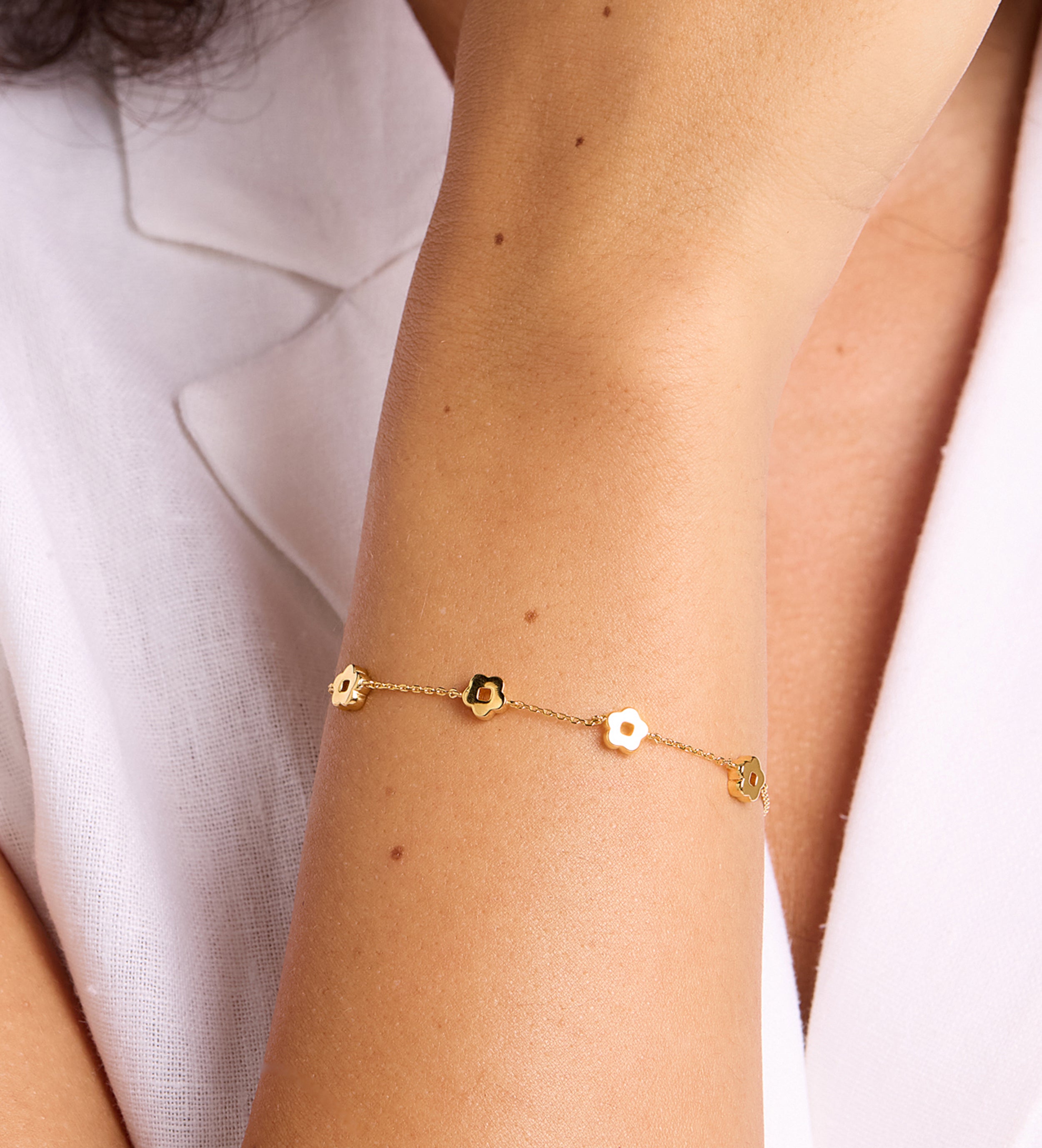 Flower Interval Chain Bracelet in Gold