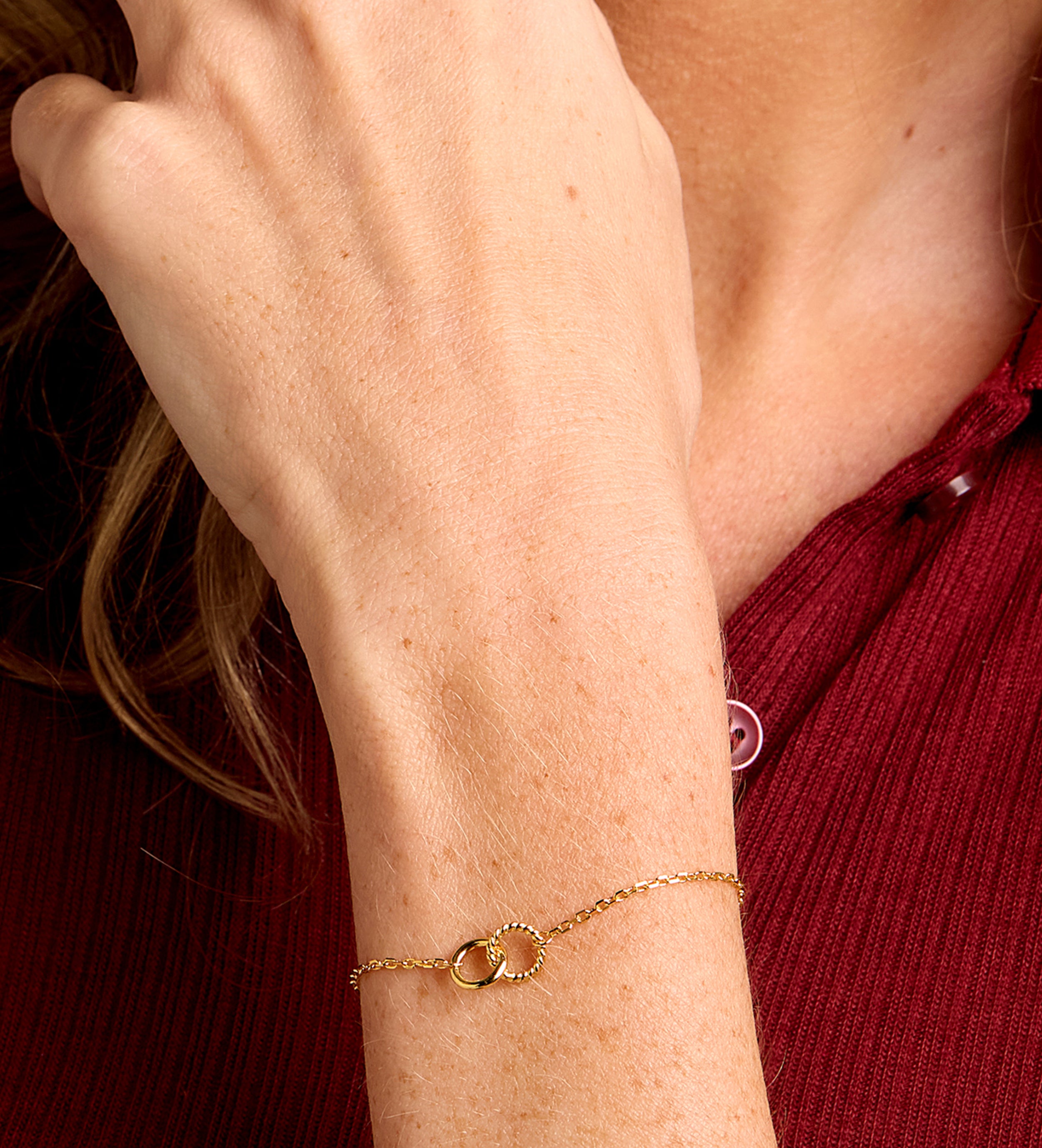 Interlocked Rings Bracelet in Gold