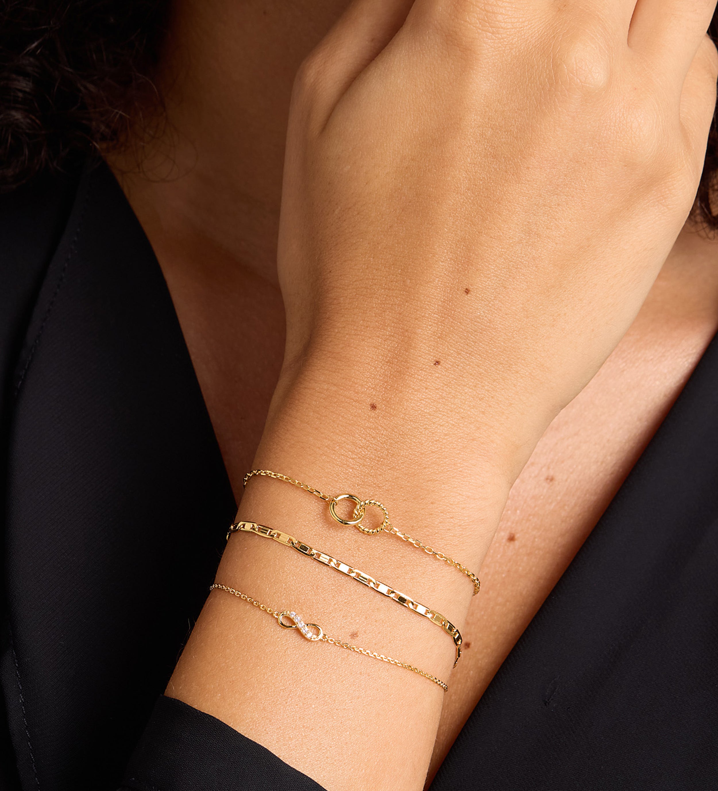 Interlocked Rings Bracelet in Gold