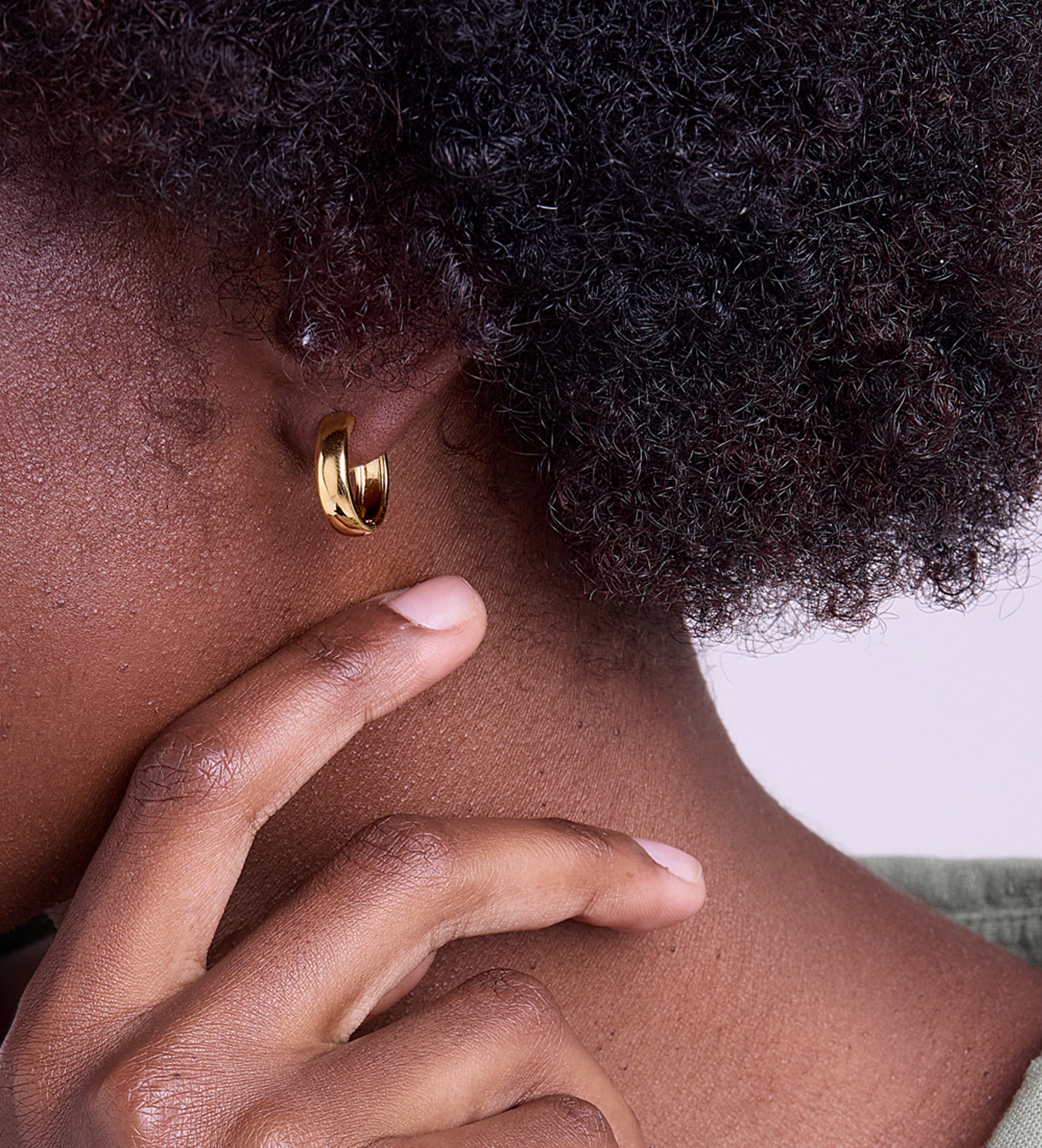 Bold Medium Hoops in Gold