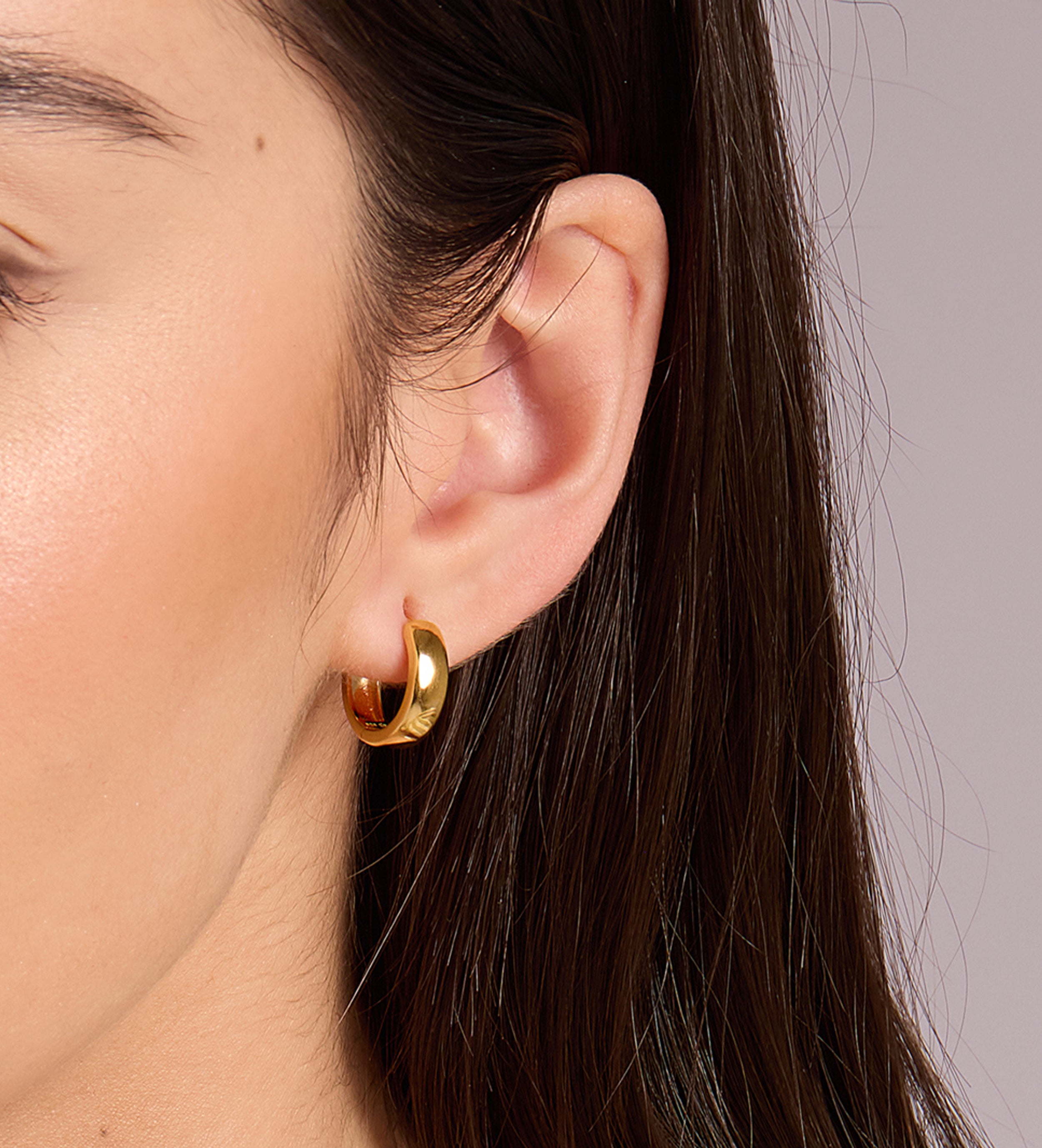 Bold Small Hoops in Gold