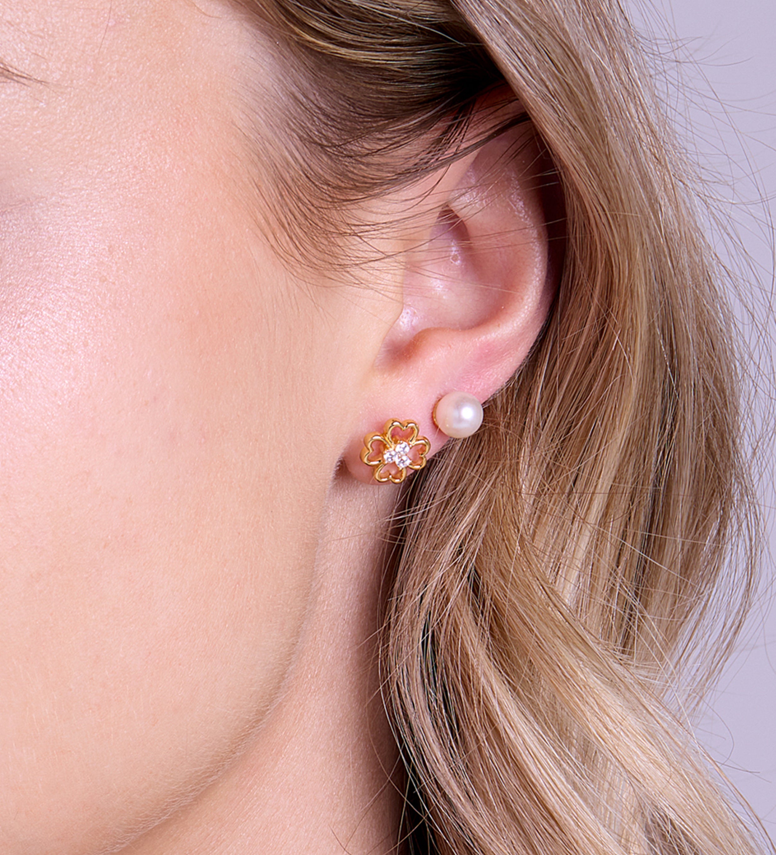 Clover Earrings in Gold
