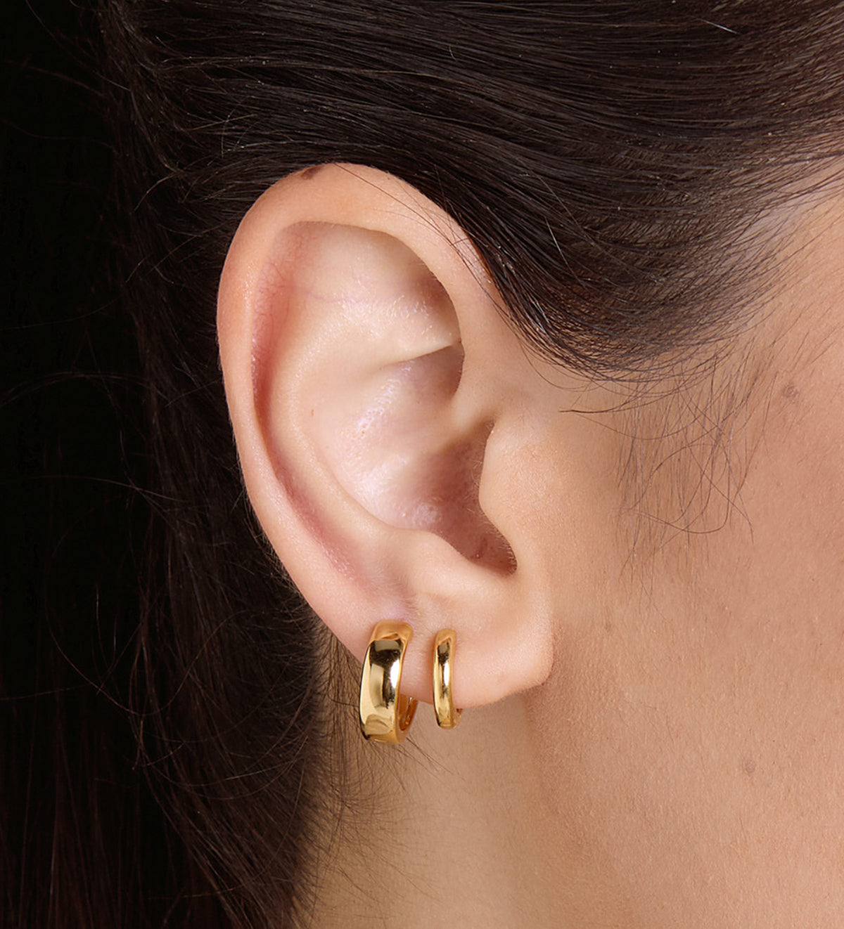 Tube Huggie Hoops in 18k Gold Plating on 925 Silver - Ash & Harry