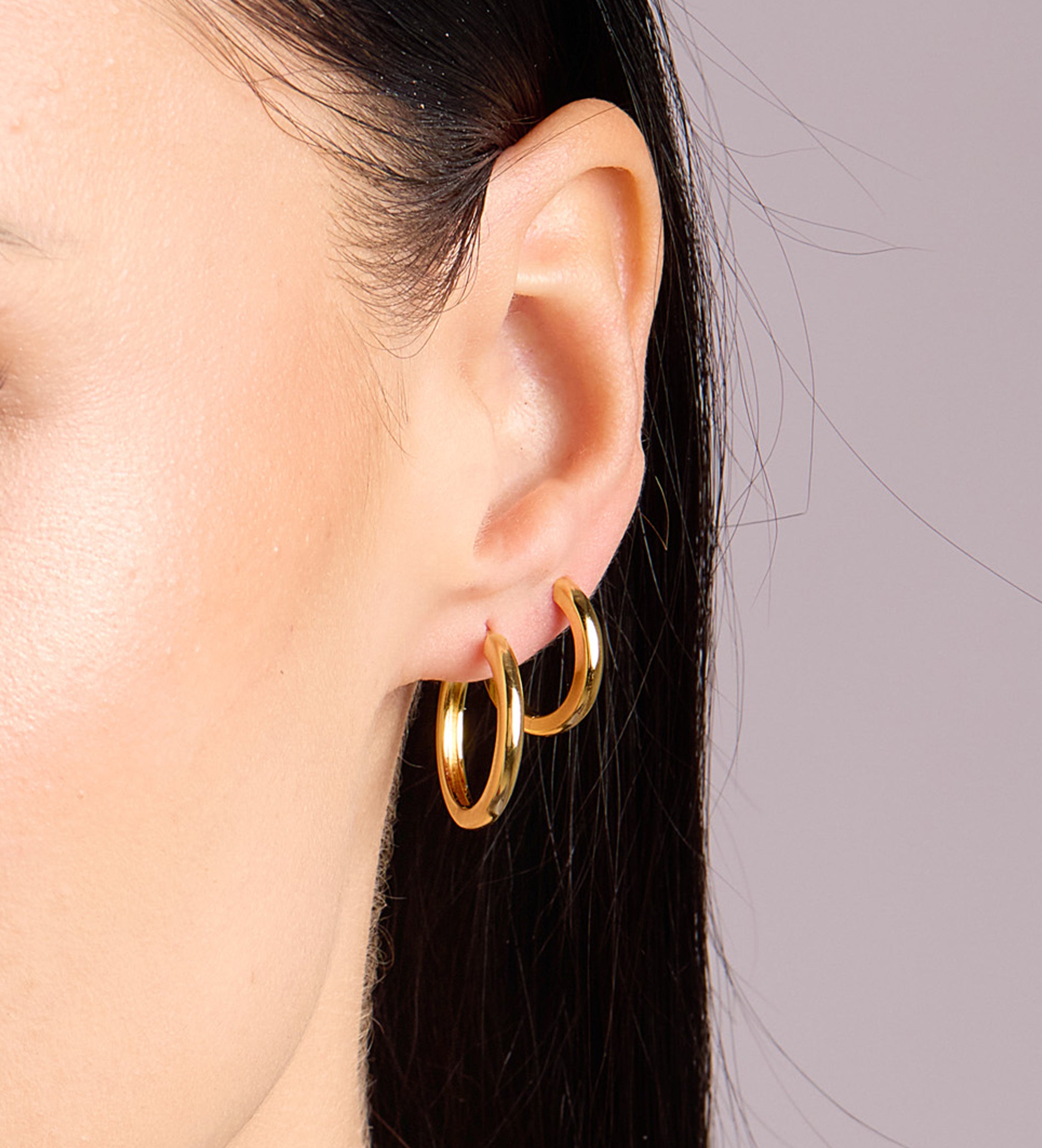 Tube Medium Hoops in Gold