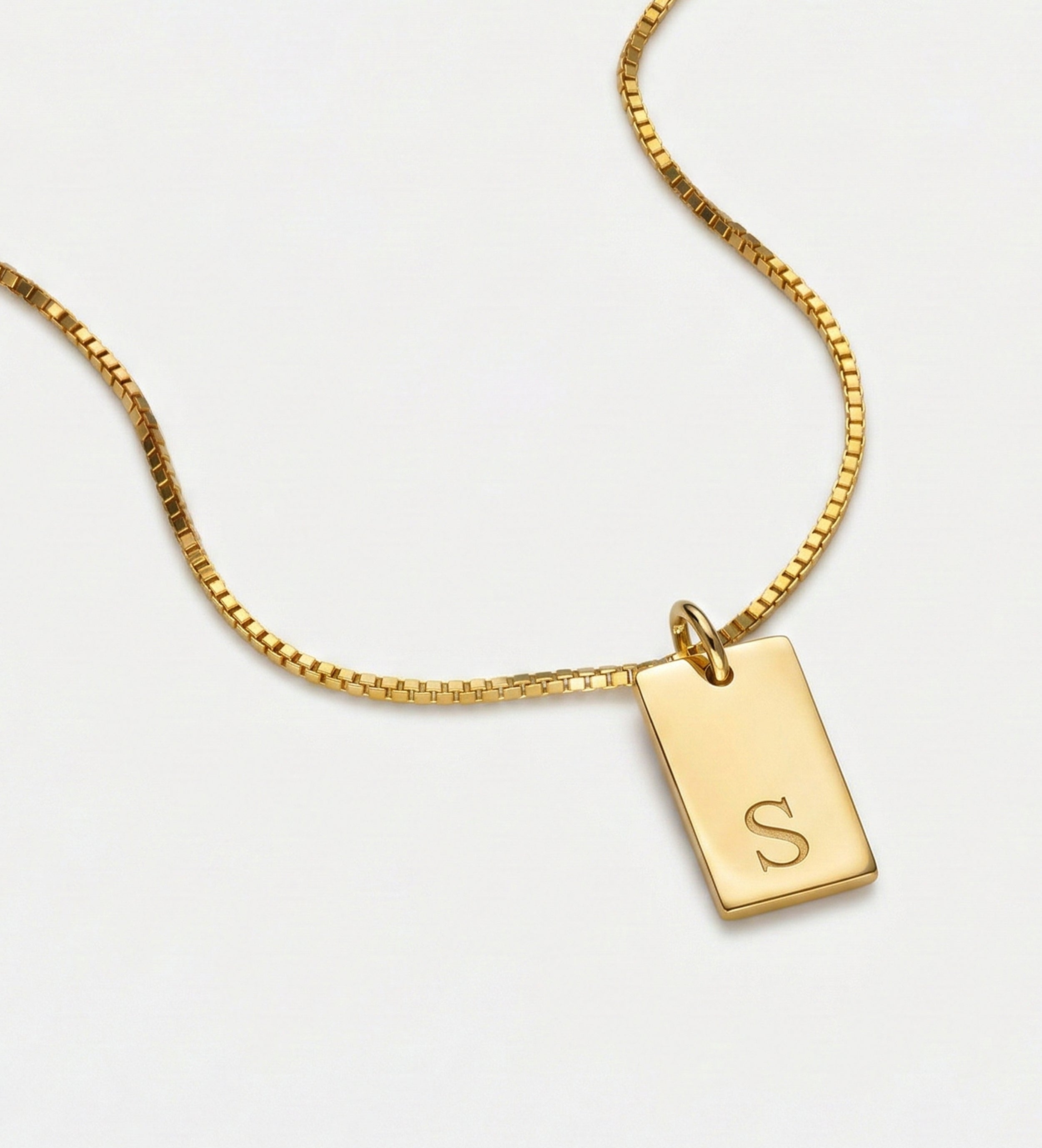 Tag Initial Necklace in 18K Gold Plating on 925 Silver - Ash & Harry