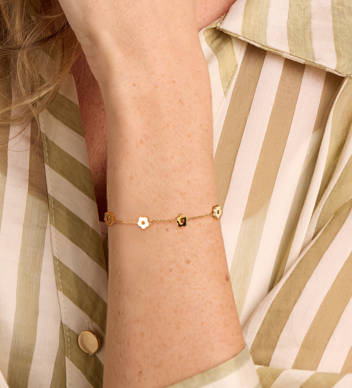 Flower Interval Chain Bracelet in 18k Gold Plating on 925 Silver - Ash & Harry
